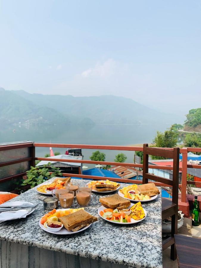 Hotel October Inn Pokhara Exterior foto